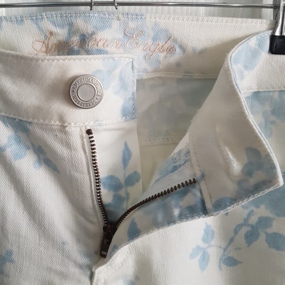 American Eagle Blue Flowers Stretch Jeggings - Picture 6 of 8